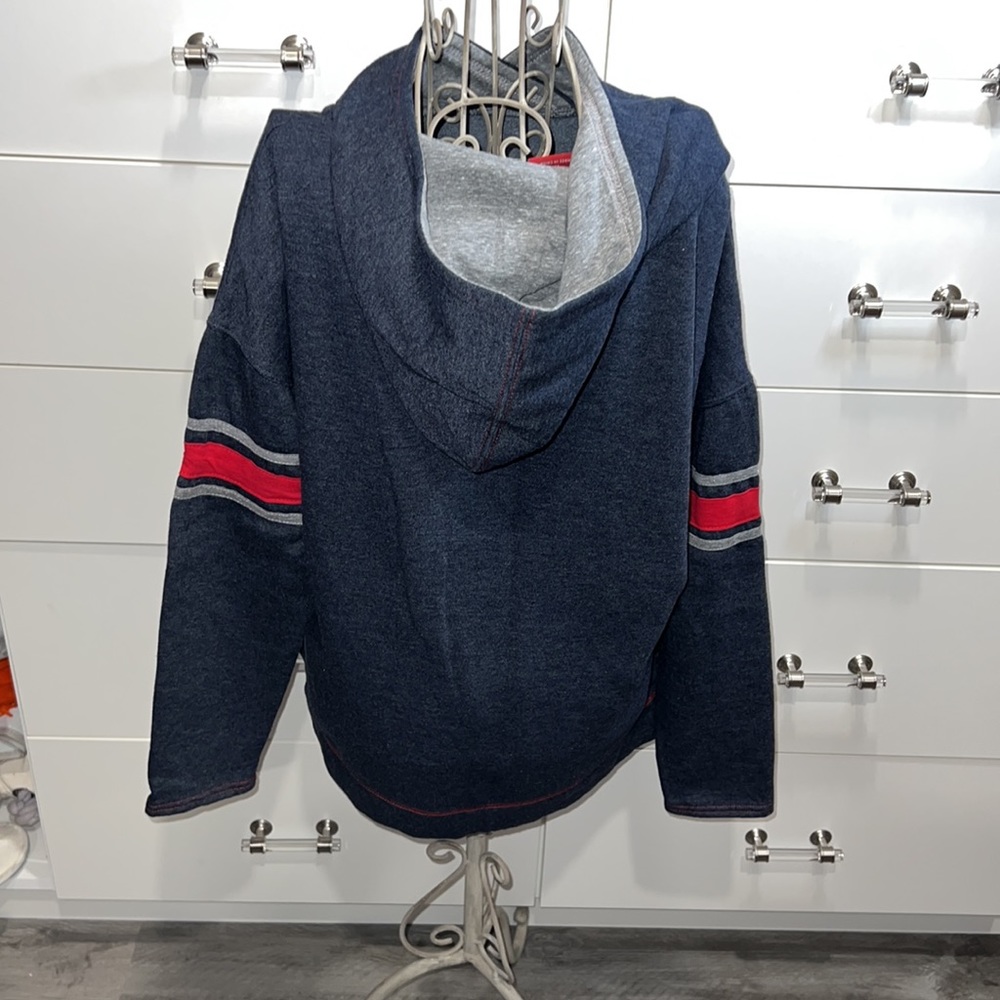 Colosseum UCONN Embroidered Hoodie, size M - Picture 2 of 6